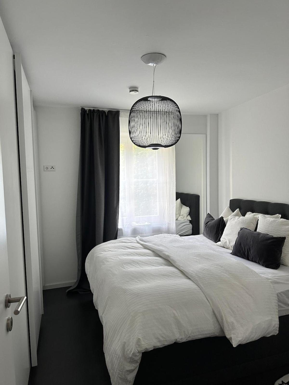 Luxus Residenz 4min Vw Stadtnah-1 Kingsize Bett & Garten Apartment *